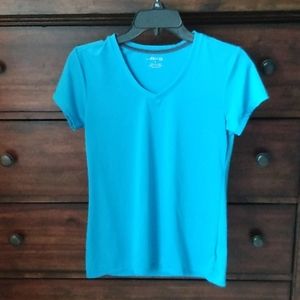 Short sleeve tee that wicks sweat